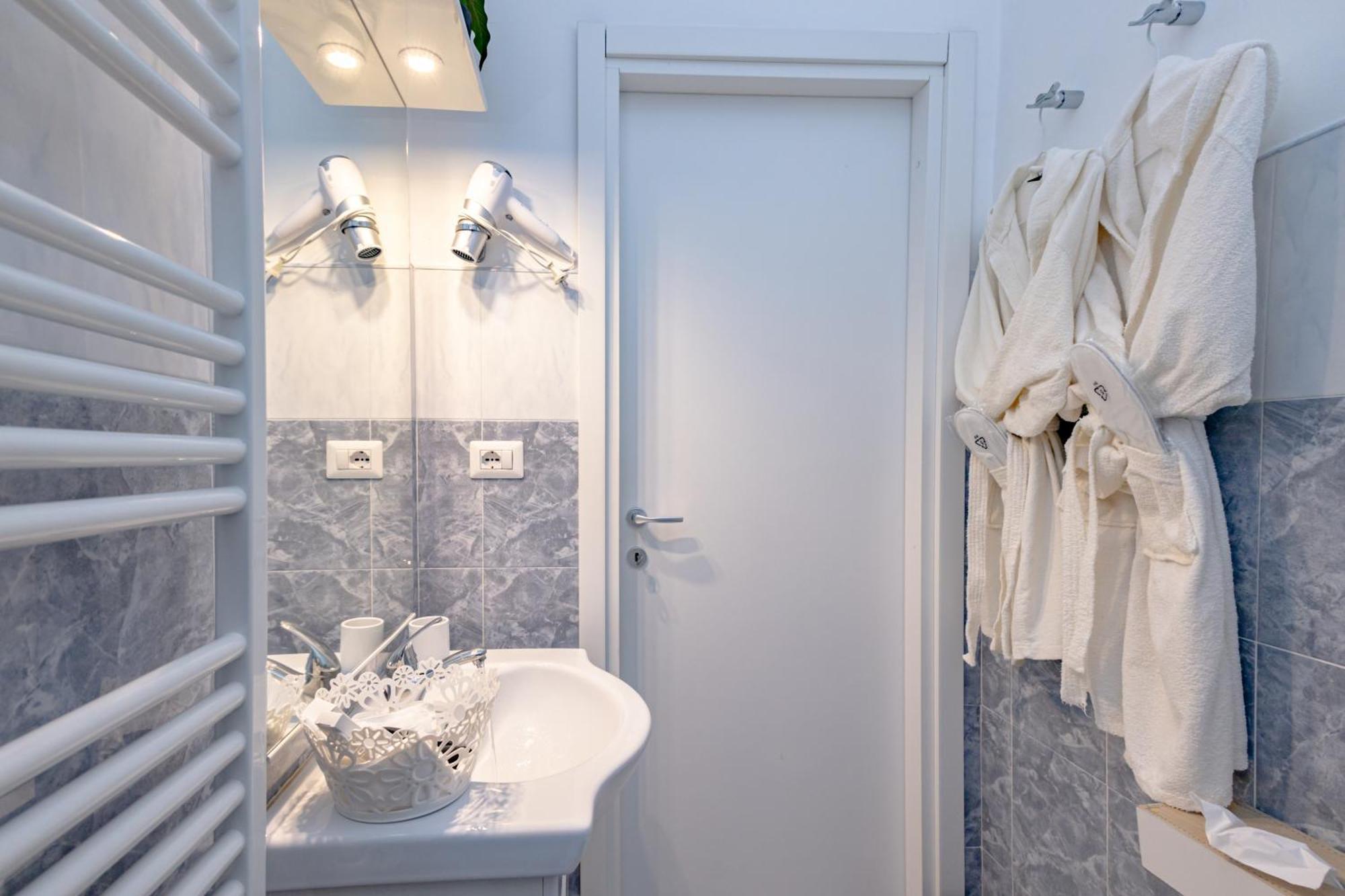 Dolce Casa Di Sve Vicino La Stazione Apartment Генуа Екстериор снимка